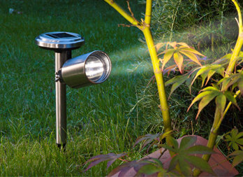Solarna lampa ogrodowa z możliwością regulacji w pionie