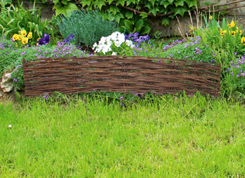 Decorative, natural wicker border